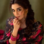 Maya Ali Instagram – Kya Kahein  Dil Se…?? 🌟

@mohsin.naveed.ranjha 
@azeemsaniofficial 
@nauman_mua