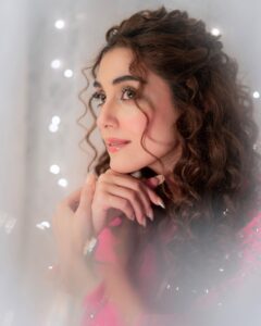Maya Ali Instagram - My favourite @museluxe ✨ For the love of your hair @lovefaryal 💖