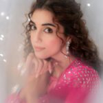 Maya Ali Instagram – My favourite @museluxe ✨
For the love of your hair @lovefaryal 💖