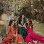 Maya Ali Instagram - I remember when we were kids, on the second day of Eid we would go to Nano’s house, and have dinners, tea parties with our elders and get eidi. Now the times have changed, everyone is busy in their work but some things can’t be changed and we make sure that we take out the time to spend eid all together so that we can make new memories to cherish, until the next. I missed you @noshaafnan, Iffi @afnan_q420 and my little bundle of happiness Anabia, because my family is not complete without you three. 🤗🧿 I hope all of you had a great time on eid with your loved ones.🤗💖 @mayapretofficial @zainab.qadeer @ansaqadeeraq