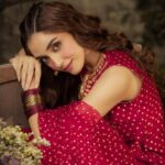 Maya Ali Instagram - #EidDay2 🌹🌹 @mayapretofficial @jewelry.line @ayanamir.thestylist @bilalsaeedphotography @partyperfectionsbyrk