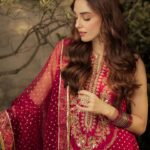 Maya Ali Instagram - #EidDay2 🌹🌹 @mayapretofficial @jewelry.line @ayanamir.thestylist @bilalsaeedphotography @partyperfectionsbyrk