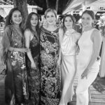 Maya Karin Instagram - Ladies in the house! Mother hen in the middle #bali #baliwedding #celups #kawangiandsean