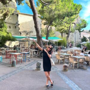 Maya Karin Instagram - Good morning Malaysia, Indonesia, Singapore, Brunei! 💛
My afternoon stroll through the city of Montpellier, South of France..
Jalan-jalan di Perancis selatan..
Swipe 

#superbusyseptember #nonstopstravels #finallyholiday☀️