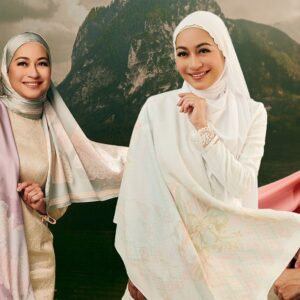 Maya Karin Instagram - GIVEAWAY Tun Fatimah series! 🥳
Win Tun Fatimah set worth RM457
 
1) Follow @sofearose_hq
2) Like & share this post
3) Comment your fav picture from this post 

Lucky winner will be announced on @sofearose_hq page 😘

#SofeaRoseXMayaKarin #kisahwanitaagung