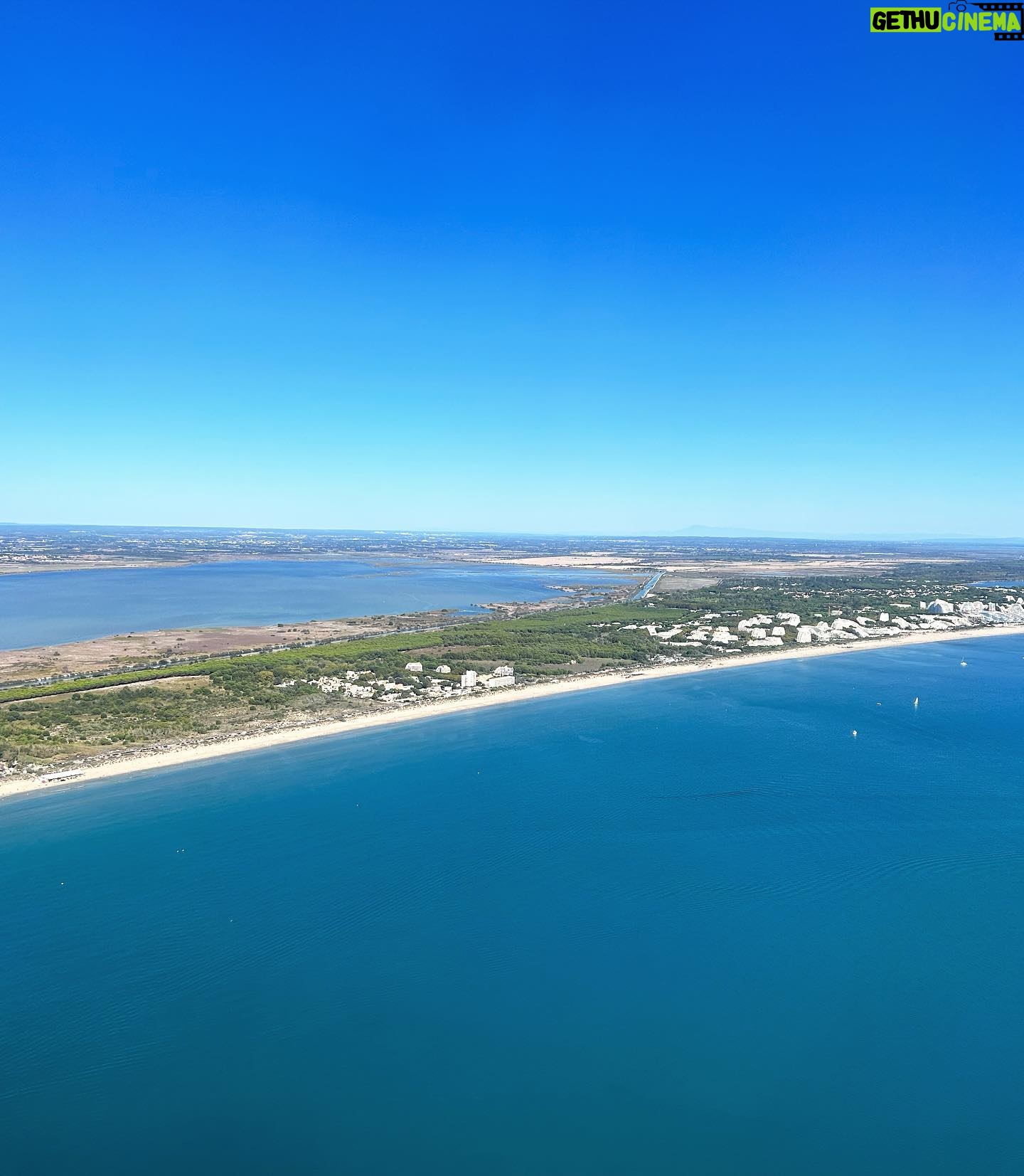 Maya Karin Instagram - Flying into Montpellier France again. Kata Internet source - The colour blue represents both the sky and the sea and is associated with open spaces, freedom, intuition, imagination, inspiration, and sensitivity. Blue also represents meanings of depth, trust, loyalty, sincerity, wisdom, confidence, stability, faith and intelligence. Wah gitu! ————— The blues here right now are amazing 🩵💙 #montpellier #southoffrance #ioveicolourblue #myfavcolour #nofilter #skyandsea
