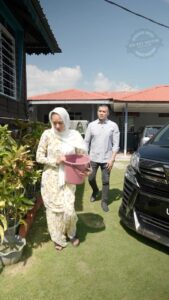 Maya Karin Instagram - Tuhan tolong lembutkan hati dia untuk terima ku.. 🤲🏻🥹 @pakmatwesterncafe