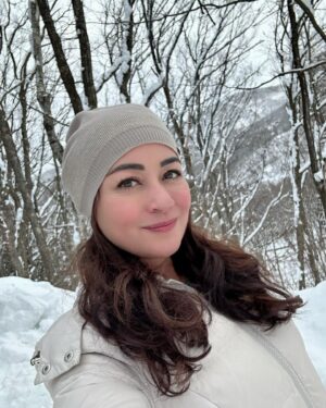 Maya Karin Instagram - Selamat pagi from Japan! ❤️❤️
Banyak gila salji turun two nights ago, total snow dump. more today I think 🙃
Let’s see 
#skiholiday #hakuba #japan