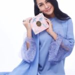 Maya Karin Instagram - Not too late to wish you Selamat Hari Raya! I have something special for you! Salam jumaat 🌸 #raya23 #kemboja #andika #laici #mayasperfume