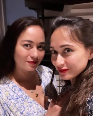 Maya Karin Instagram - Selamat belated Hari Raya from my sis and me.. ❤️🌷 Love to all!