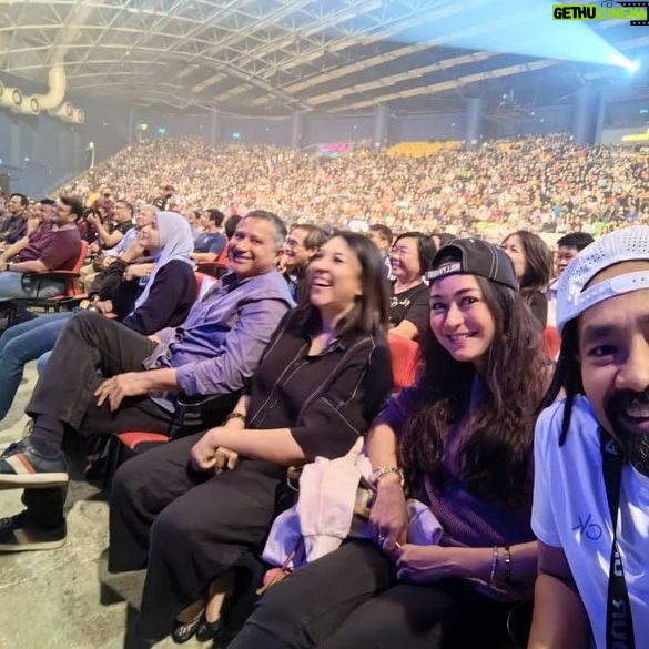 Maya Karin Instagram - Forgot to post. Went to Bryan Adam’s concert last month! Man it was amazing! Second best concert after Coldplay 💥 #bryanadams