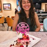 Maya Karin Instagram - Happy birthday sister!! Bashful as always. Selamat hari jadiiiii Selamat hari jadiiiiii 🎊🎂🎷