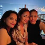 Maya Karin Instagram - What a grand surprise bumping into these ladies @nataliekniese and @mishafshah tepi jalan 2 nights ago in Bangkok! 🥰 Great night out with your gang, have fun at Coldplay tonight!! See you guys tomorrow night, hope you’re not too exhausted ✌🏼 #bangkok