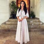 Mays Anber Instagram - الوصل الى الهدف صار اخر همي .. المهم هو اني راح اوصل بكامل قواي العقلية😨 كل ماافكر هيج اتذكر دعاء النبي صلى الله عليه وآله وسلم : " رب أعني ، ولا تعن علي ، وانصرني، واهدني ويسر الهدى لي ، وانصرني على من بغى علي ، رب اجعلني لك شكارا لك " بنات هذا القفطان الرائع من محلات حكاية في بغداد والعراق @hakay.fashiono