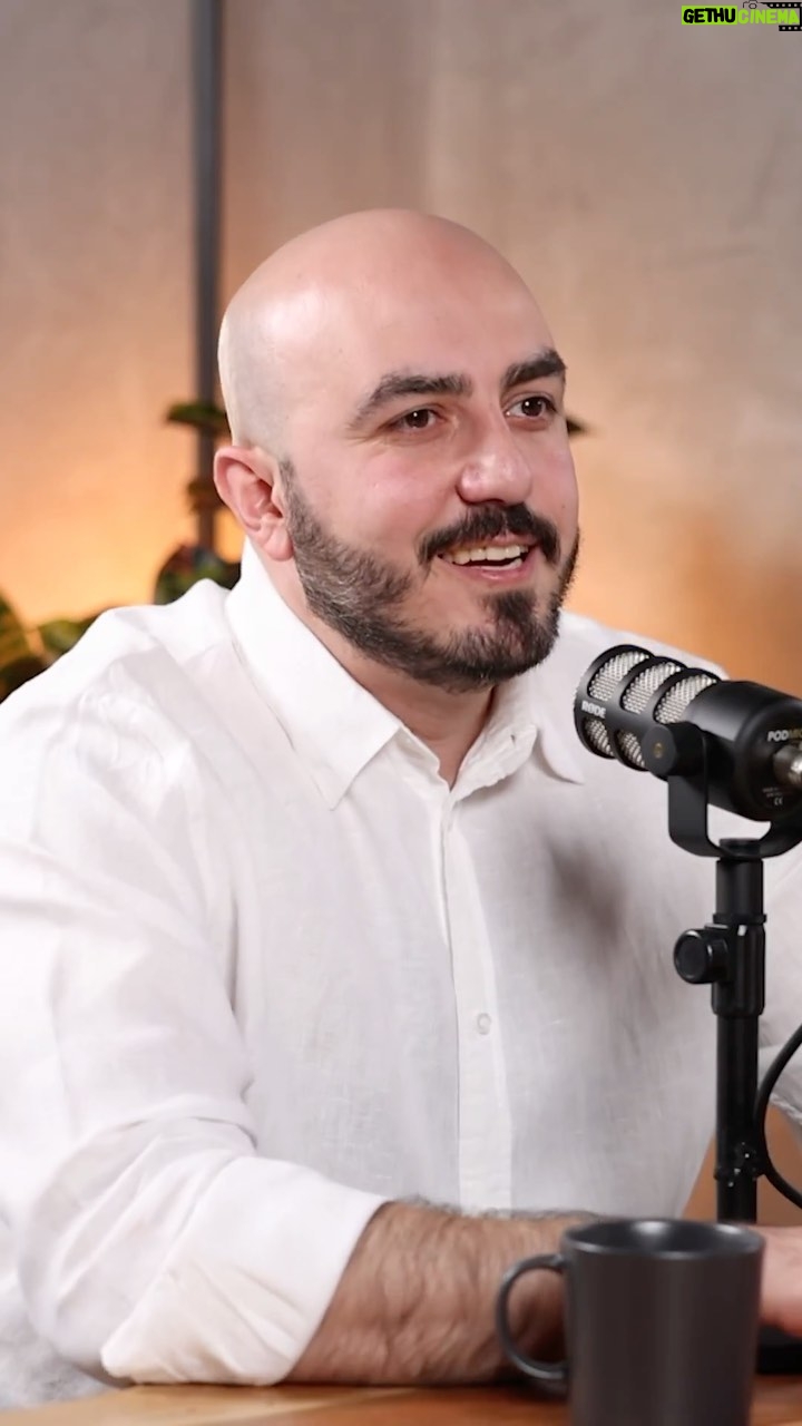 Mays Anber Instagram - طريق الحياة العملية عمره ما كان سهل.. خصوصا للشخص الي يعتمد على نفسه ويبدء من الصفر.. احجولنا بالتعليقات عن قصص نجاحكم، والتحديات الي واجهتوها، يمكن تكونون ضيوف سالفتنا القادمة … واسمعوا قصة رجل الأعمال العراقي هادي ليث مؤسس شركة رونق الدار المختصة بالوكالات التجارية وتسويقها.. تابعوا الحلقة كاملة على قناتنا باليوتيوب الرابط في البايو .. @hadi.la @maysanber @alhadithy_ibrahim @shahadsallam @rabdigital_uae @almajeed97 ali_karsli #salfa_cast #ميس_عنبر #سالفة_كاست #العراق #سالفة_cast #podcast #iraq #baghdad #بودكاست