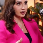 Mays Anber Instagram - شنو برأيكم السبب وراء ازدياد حالات الطلاق بالسنوات الأخيرة؟ وهل تؤمنون بتقديم الفرص والتنازلات لضمان استمرارية مؤسسة الزواج ؟؟ شاركونا تجاربكم، واسمعوا رأي خبيرة الطاقة ومدربة الحياة الدكتورة رسل النعيمي.. تابعوا الحلقة كاملة على قناتنا باليوتيوب الرابط في البايو .. @dr_rusul_alnuaimi ‎‏@maysanber ‎‏@alhadithy_ibrahim ‎‏@shahadsallam ‎‏@rabdigital_uae ‎‏@almajeed97 ‎‏ali_karsli ‎ ‏#salfa_cast ‏‎#ميس_عنبر #سالفة_كاست #العراق #سالفة_cast ‏#podcast #iraq #baghdad #بودكاست