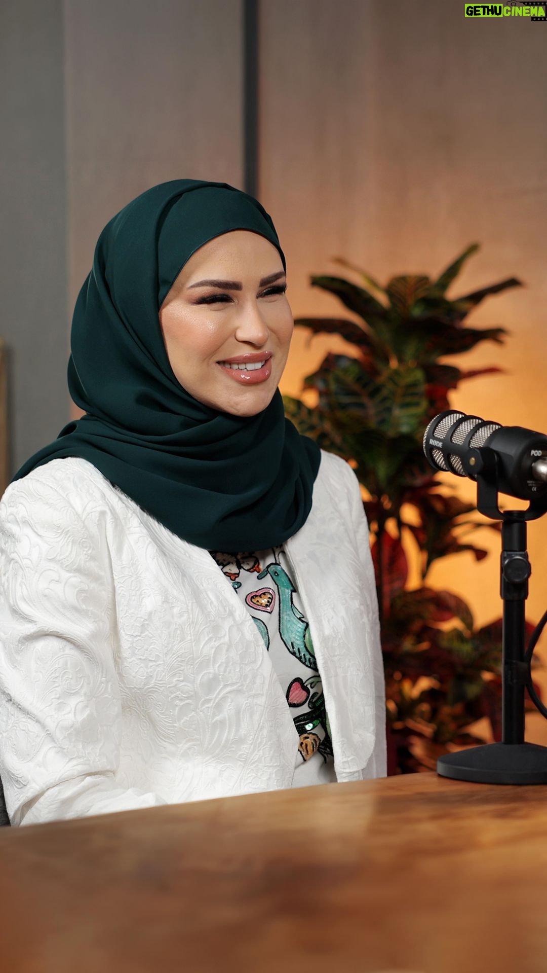 Mays Anber Instagram - الحلقة الثامنة من سالفة كاست الآن على اليوتيوب.. ضيفة الحلقة الدكتورة صبا المريوش أخصائية الجراحة التجميلية .. وحديث شيق عن كل ما يخص عالم الجمال اليوم، ومتعلقاته.. @salfa_cast @maysanber @drsabaalmarush Director: @alhadithy_ibrahim Content: @shahadsallam production: @rabdigital_uae Post production: @almajeed97 & @ali_karsli2 #salfa_cast #ميس_عنبر #سالفة_كاست #العراق #سالفة_cast #podcast #iraq #baghdad #بودكاست