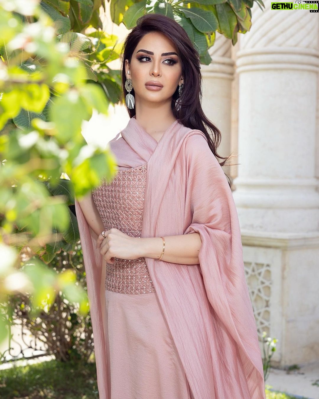 Mays Anber Instagram - من المفاهيم الخاطئة في ايامنا هو احترام الناس الك يعتمد على مظهرك الخارجي 😨وشكد لابس غالي!! انتو هم داتعانون من هالشي