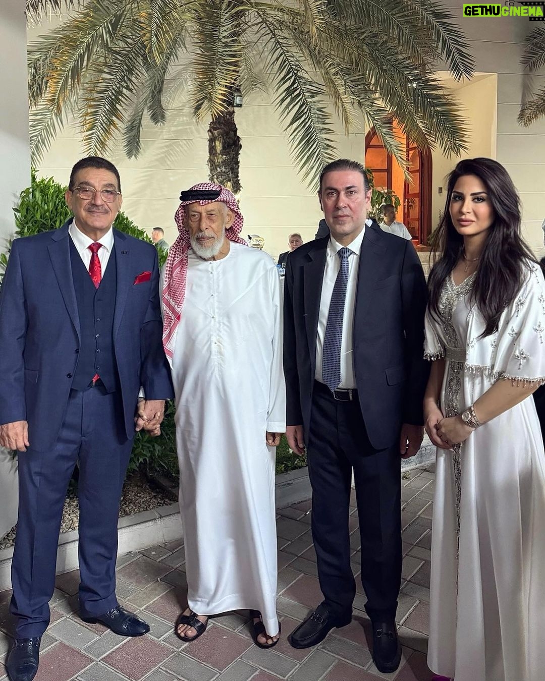 Mays Anber Instagram - فطور عراقي بضيافة القنصل العراقي سعادة الاستاذ اماد عبد الحميد … بحضور الدكتور الشيخ احمد الكبيسي و والدي الدكتور مثنى عبد الرزاق عنبر و العديد من المبدعين وشخصيات عراقية تركت بصمة ابداع في دولة الامارات ❤️❤️