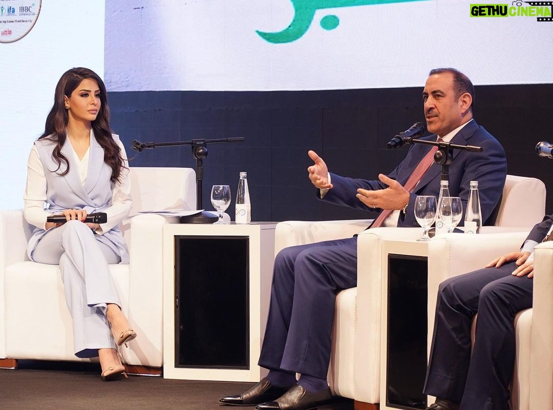 Mays Anber Instagram - اليوم الثاني من مؤتمر الاستثمار المعدني والبتروكيماوي والأسمدة في بغداد … ادارة الجلسات الحوارية برئاسة معالي البروفيسور المهندس خالد بتال وزير الصناعة والمعادن @mpftconference @industry_iraq