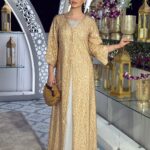 Mays Anber Instagram - الحياة صارت صعبه والوقت يمر بسرعة وانشغالات الناس كثرن … حاولو تحتوا بعض بدون زعل .. حبيت هاي الحكمة "في كل صدر قلب، وفي كل قلب همه الفريد وهو في رحلة الحياة يرى ويسمع ويتألم أو يرضى" Abaya @baruni_fashion