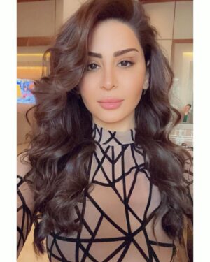 Mays Anber Instagram - صارلي هواية مو منزلة سلفي… شنو رايكم ؟؟