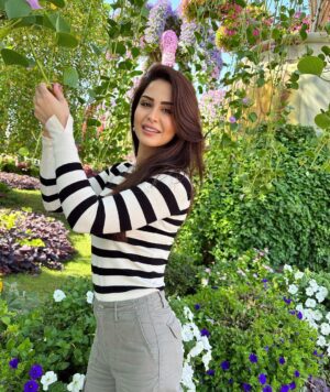 Mays Anber Instagram - الأمل في حياتنا مثل الطاقة، لا يفنى، ولا يستحدث، ولكن يتحول من شكل لآخر، لأن الثقة بالله لا تنقطع… يارب يسير اموركم ويحفظكم ويحفظ احبابكم واهلكم
