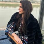 Mays Anber Instagram - جمال المنظر والدنيا مغيمة … شعور لا يوصف والاجمل ايقونة تصميم الراحلة زها حديد Credit @shahlaalhassani Location @grape.leaves.iq