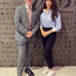 Mays Anber Instagram - كان من دواعي سروري مقابلة السيد مارك برايسون ريتشاردسون ، سفير المملكة المتحدة في العراق. إنني أقدر صدقك عند وصف التحديات الموجودة في العراق ، مع الإشارة أيضًا إلى الجانب المشرق للقيادة الشبابية في العراق وأهدافهم الطموحة في تحريك عجلة التطور في بلدنا. @britishembassybaghdad It was an absolute pleasure meeting Mr. Mark Bryson-Richardson, UK Ambassador to Iraq. I appreciate your honesty when describing the challenges that exists in Iraq, while also pointing out the bright side of the youth leadership in iraq and their ambitious goal’s in moving toward developing our country. Yaba Restaurant