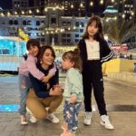 Mays Anber Instagram - صور تعكس الحقيقة 😂وبعد محاولات كلها فشلت حتى نقنعها تاخذ صورة … قررت اعيد عليكم بالموجود😂 كل عام و اخواننا المسيحيين بالف خير بمناسبه اعياد الميلاد متمنين لكم دوام الصحه و العافيه و الامان و الاستقرار لبلادنا اعاده الله عليكم بالخير و المحبه