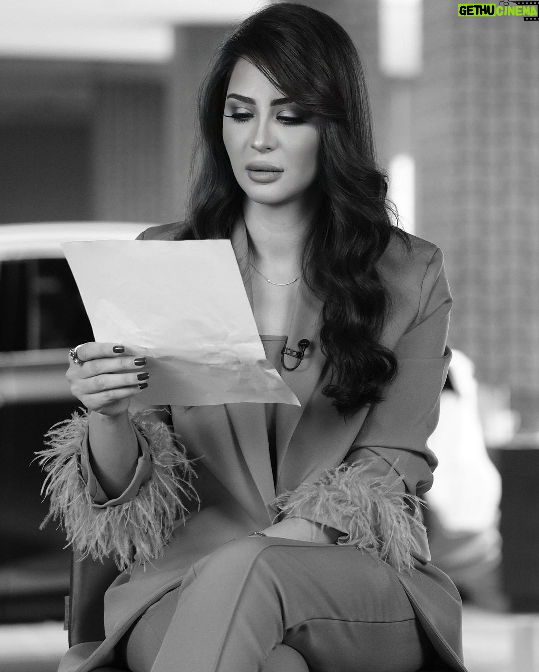 Mays Anber Instagram - ابيض واسود يمثل مقولة خير الكلام ماقل ودل 🖤🤍 المبدع @mujab1 شعر ومكياج @fadiaa.mkp