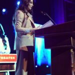 Mays Anber Instagram - تشرفت بتقديم حفل الحلم الذهبي بموسمه الثاني .. شكرا من القلب للاستاذ هشام الذهبي على هذه الفرصه وجعل جزءً من تحقيق احلام الخير للعديد من الشباب … @husham.althahabi @golden_dream_iq راح انزل الكم فيديو اجمل عن الحفل الخيري