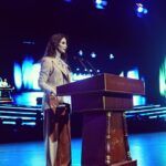 Mays Anber Instagram - تشرفت بتقديم حفل الحلم الذهبي بموسمه الثاني .. شكرا من القلب للاستاذ هشام الذهبي على هذه الفرصه وجعل جزءً من تحقيق احلام الخير للعديد من الشباب … @husham.althahabi @golden_dream_iq راح انزل الكم فيديو اجمل عن الحفل الخيري
