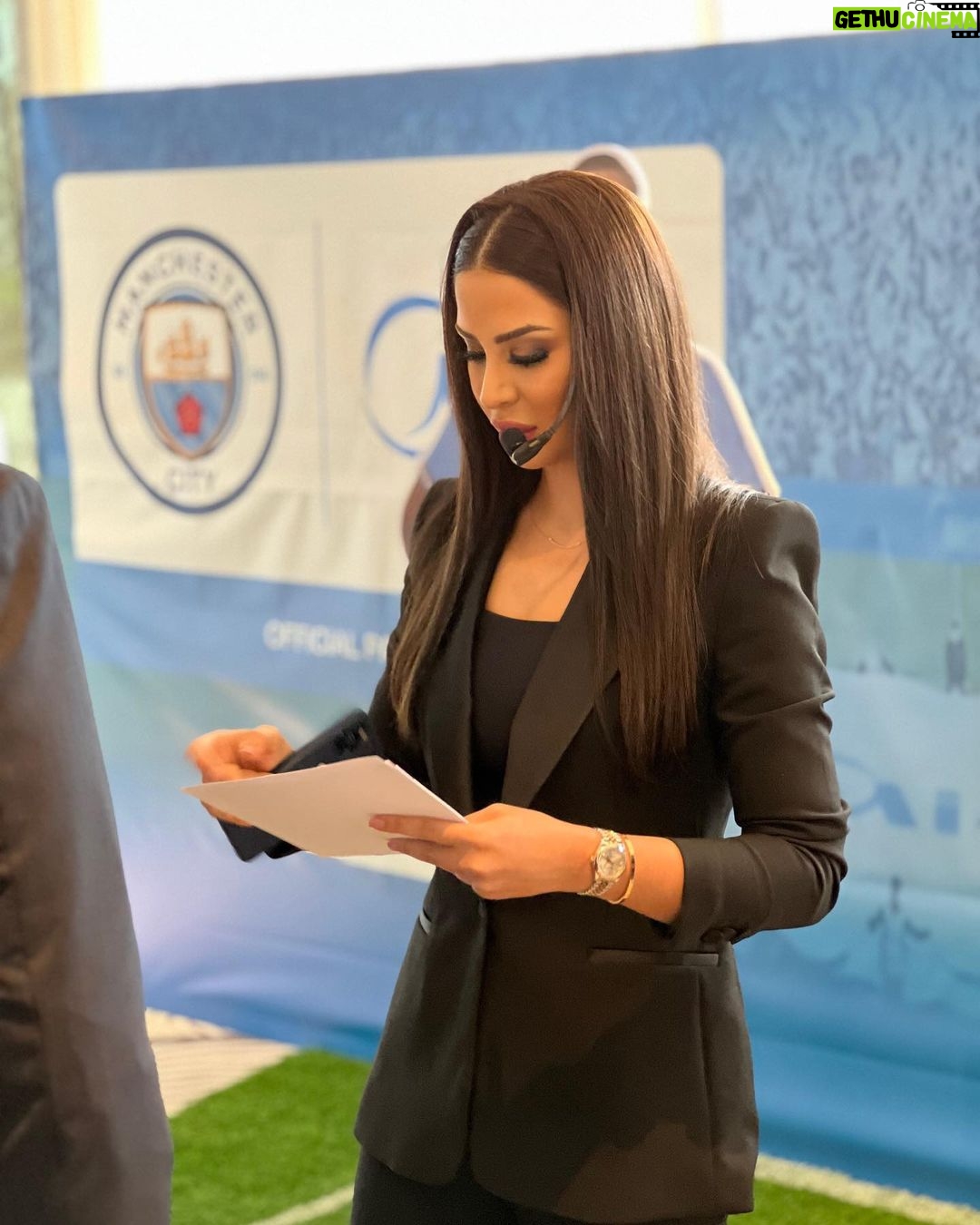 Mays Anber Instagram - تقديم مؤتمر اطلاق الشراكة بين مجموعة الحافظ العراقية وعلامة مايديا لتزويد اسواق العراق بالاجهزة الكهربائية المنزلية @alhafidh.iraq @mideagulf اول صورة مع المبدع رواء الصكر المدير العام لصكر لابز @rawaalhaider @sagerlabs Hair by @undiciladiessalon_ Makeup @joanna.abou.younes