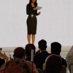 Mays Anber Instagram - خلال تقديمي حفل افتتاح اول فرع لمصرف عراقي في دولة الامارات والحصول على الترخيص من البنك المركزي الاماراتي .. مصرف التنمية الدولي @idbiraq شكرا لصالون @undiciladiessalon_ خبيرة المكياج @joanna.abou.younes