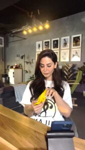 Mays Anber Instagram - عيد ميلادي !!! يكولون اليوم عيد ميلادي 😂 عاشت ايدك على الفيديو @alhadithy_ibrahim