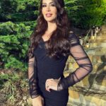Mays Anber Instagram - من قلب الحدث ❤️ Dress and heels from @ounass use my discount code Mays15 Dress @dolcegabbana Heels @machandmach Makeup @hildadaagher Hair @georgesmattarofficial
