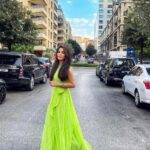 Mays Anber Instagram - فعلا المكان بالمكين 💚 منو اكثر شخص تتمنون تقضون وقت ويا ؟؟اكتبولي By 💚 @rana_mehranian الفستان من الرائعة فدوى الباروني @baruni_fashion