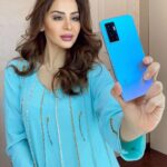 Mays Anber Instagram - شو رأيكم بالتلفون الجديد من #vivoV23e😍 أني كلش حبيت اللون و الكاميرا الأمامية مالت التلفون! @vivo_iraq @vivo_arabia