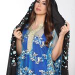 Mays Anber Instagram - غلاف مجلة كل الاسرة بنكهة عراقيه تراثية 🥰 شكرا للصحفية المبدعة هنا توبي على هذا اللقاء الاكثر من رائع ومجلة كل الاسرة على الاستضافة المميزة 🌹🌹هواية سوالف حلوة وتفاصيل جديدة عن ميس 🥰 @kulalusra العدد والخبر كامل https://www.kulalusra.ae/talks/celebrities/2022/04/19/5498698 شكرا المبدعة طيبة ذياب ودار خاتون على الهاشمي والعباية @teebadhiab @darkhatoonfashions شكرا لفريق العمل ❤️❤️ اعداد واشراف @rana_mehranian خبير المظهر @eliomoussallem تصوير @charbelnounphotography مكياج @hildadaagher شعر @georgesmattarofficial
