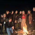 Mays Anber Instagram - سولفولي من جديد شكد تحبون تغيرون بأسلوب الطلعات… تحنا البارحة سهرتنا جانت بالبر وكلشششش تونسنا فعلا جنت محتاجة هيج تغير عاشت ايدج على الكعدة مراوي @marwa.alsabbagh @a.day2remembr