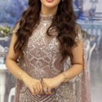 Mays Anber Instagram - نهاية سنة وبداية حياة جديدة … سنة ٢٠٢٣ انتهت بفرحة جبيرة وامل اكبر و قلوب متحابة … كل عام وانتم بالف خير فستان العروس وفستاني @manalajaj صالون @ohairerbil اربيل