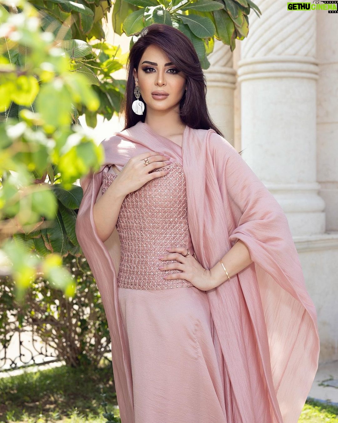 Mays Anber Instagram - من المفاهيم الخاطئة في ايامنا هو احترام الناس الك يعتمد على مظهرك الخارجي 😨وشكد لابس غالي!! انتو هم داتعانون من هالشي