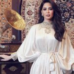 Mays Anber Instagram - بين الماضي والحاضر شنو تغير بيكم غير الشكل طبعا ؟؟؟ اني هاي سنة هواية غيرتني العباية من @styleme.2019 تصوير @molsalam