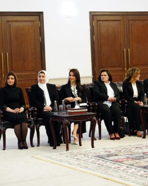 Mays Anber Instagram - من دواعي سروري ونقطة فاصلة في مسيرتي الاعلامية محاورة رئيس الوزراء العراقي سيادة محمد شياع السوداني في جلسة التعرف على برامج المجلس الاعلى لشؤون المراة … الجلسة كانت بإشراف الدكتورة شهباء العزاوي مستشار رئيس الوزراء 
لشؤون المرأة
@shahbaaalazawy …. 
الحمد لله حتى يبلغ الحمد منتهاه … الحمد الله كدرت اثبت ان المرأة العراقية بالعمل والاصرار تكدر توصل وتحقق حلمها وتعكس صورة جميلة عن وطنها