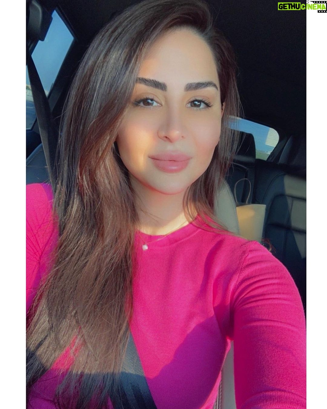 Mays Anber Instagram - يسعدلي مساكم..يلا شنو مخططاتكم لهذا الاسبوع؟؟؟ اقترحولي فكرة تغير من الروتين القاتل شغل وبيت ودراسة 😭