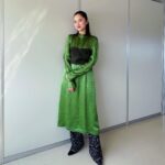 Mayu Hotta Instagram – ・
映画『バカ塗りの娘』
映画の舞台である青森での公開を
無事に迎えることができとても幸せです。
今日は劇中に登場する美也子が塗ったピアノの
展示をみることができました✨✨
繊細で奥深い津軽塗り。
改めて、その美しさに無限の可能性を感じました。
作品の中にも魅力がたっぷり
詰まっていると思います。
全国公開まであと6日🌱
ますます作品を盛り上げていけるよう頑張ります！

@bakanuri_movie