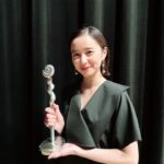 Mayu Hotta Instagram - ・ 第45回ヨコハマ映画祭 『バカ塗りの娘』で最優秀新人賞をいただきました。 作品として賞をいただくことが初めてなので 嬉しい気持ちと、そしてこの賞に導いてくださった 鶴岡慧子監督はじめ、スタッフキャストの皆様に 感謝の気持ちでいっぱいです。 これからも、日本映画の発展に貢献できるよう 自分らしく前進して参ります。 いつも応援してくださるファンの皆様も 本当にありがとうございます✨ @bakanuri_movie