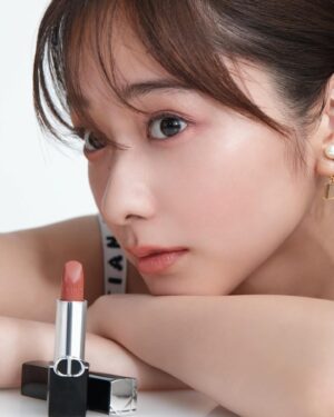 Mayu Hotta Instagram - ・

新生クチュール リップスティック
「ルージュ ディオール」が登場しました🦋✨
鮮やかな発色が美しく
優れたトリートメント効果で
長時間の撮影でも潤いが続くので感動しました。
皆さんはどの色がお好みですか？
私は100S NUDE LOOK SATINが好きかなぁ♡

#ルージュディオール
#PR
