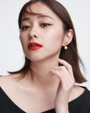 Mayu Hotta Instagram - ・

新生クチュール リップスティック
「ルージュ ディオール」が登場しました🦋✨
鮮やかな発色が美しく
優れたトリートメント効果で
長時間の撮影でも潤いが続くので感動しました。
皆さんはどの色がお好みですか？
私は100S NUDE LOOK SATINが好きかなぁ♡

#ルージュディオール
#PR